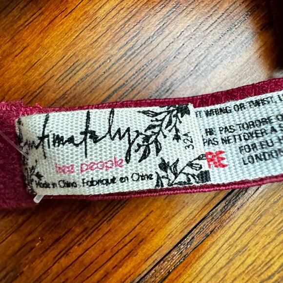 NWT Free People Intimately Bundle - White Veronica & Berry Triangle UW Bras 32A - Picture 5 of 12